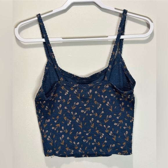EUC🔹️Med Free People One Of The Girls floral brami tank in navy - Picture 9 of 10